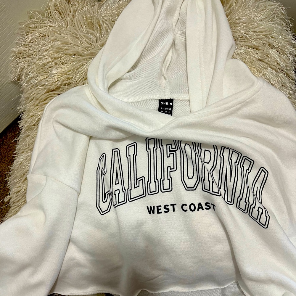 White crop top CALIFORNIA hoodie.